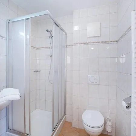 For 8 In Alpesi faház